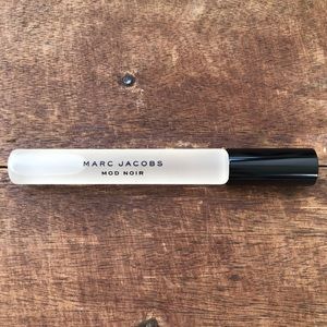 Marc Jacobs Mod Noir rollerball perfume